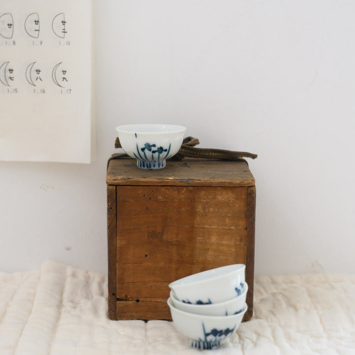 Petit bol au motif d'iris