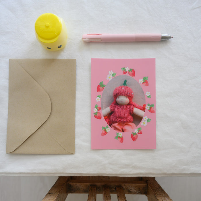 Carte postale fraise cheveux nattés