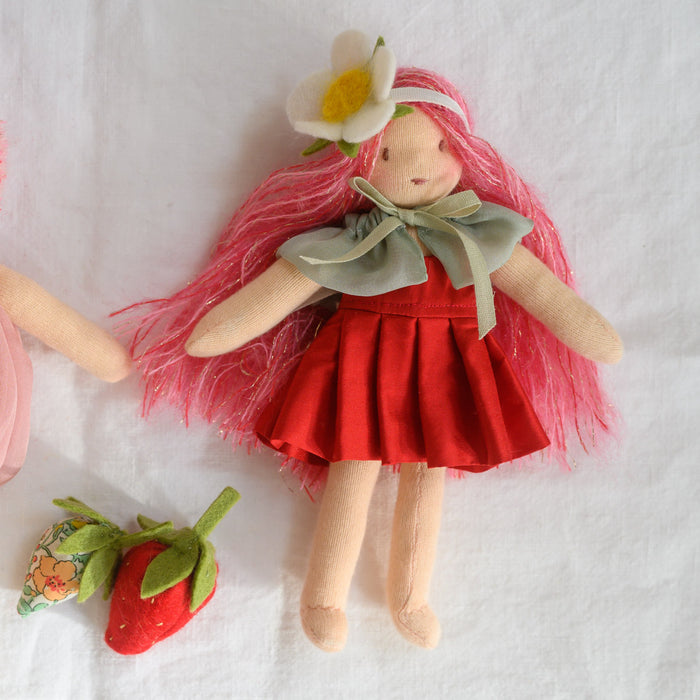 Mini poupée fraise Mara des bois