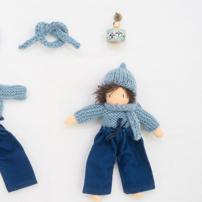 Mini poupon Hisao en indigo