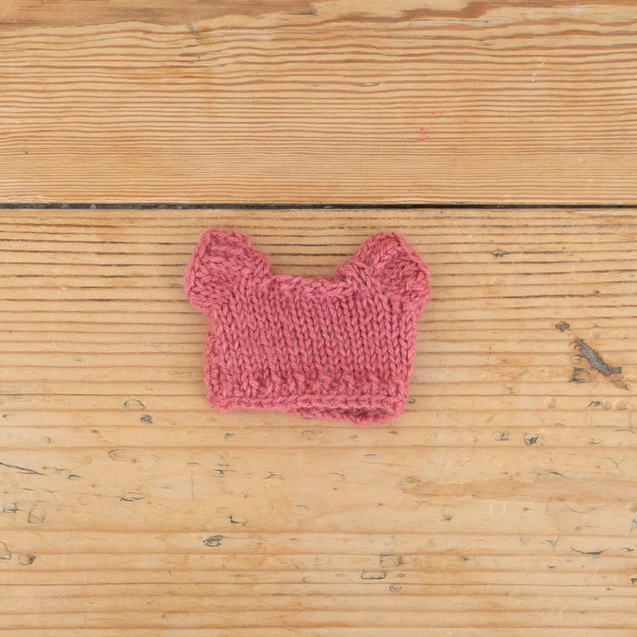 Mini pull fraise manche bouffante tricoté main