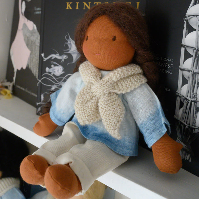 Collection Indigo. Petite poupée pain d'épices